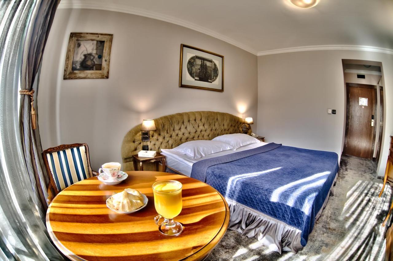 Meg-lozenetz Hotel 3*